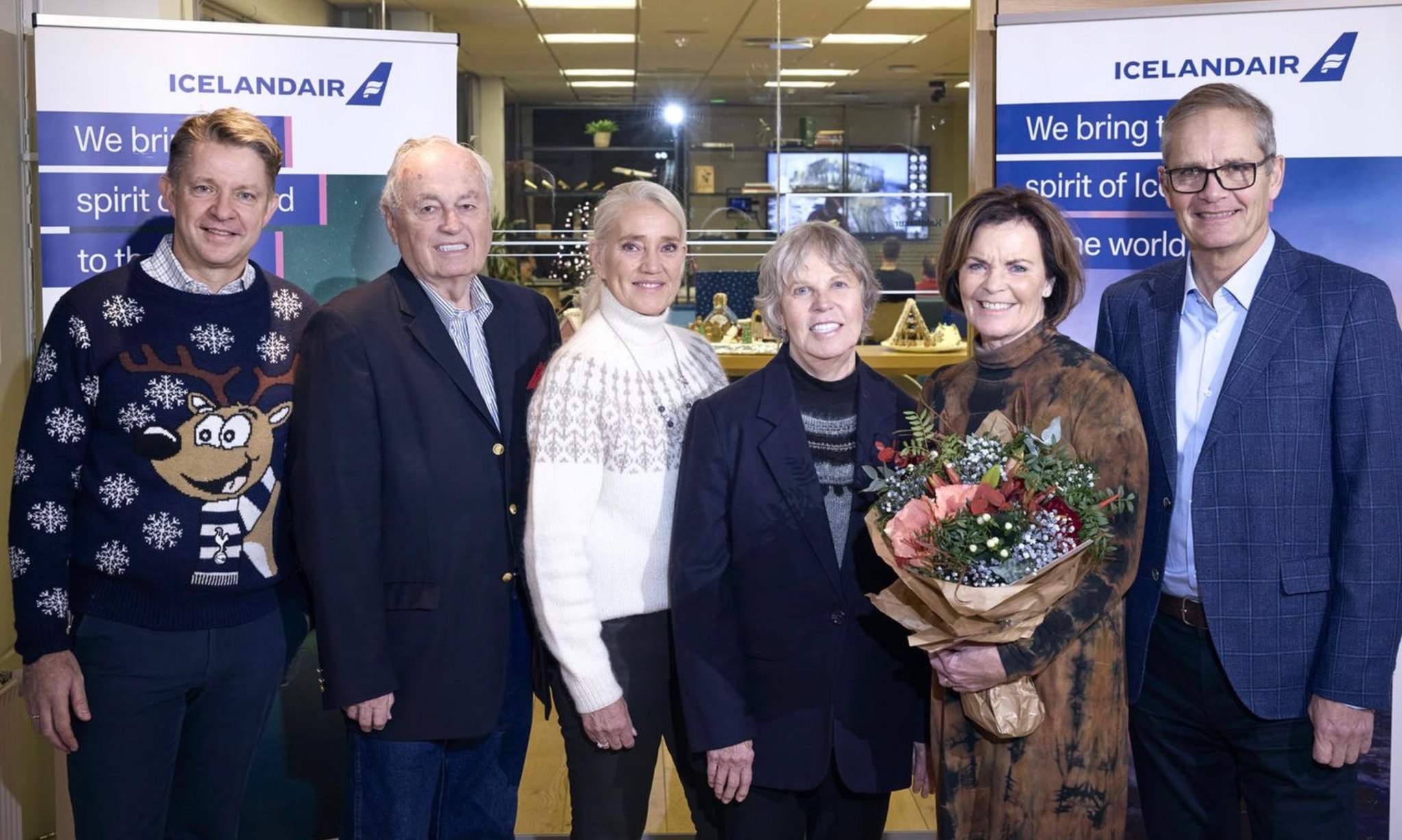 Representatives of Vildarbörn Icelandair with Ásdís Rósa and Kristján Gíslason